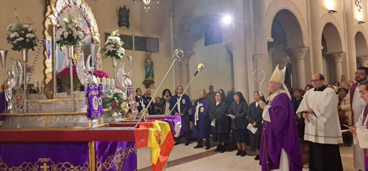 El Señor de los Milagros sortea la lluvia en su fiesta