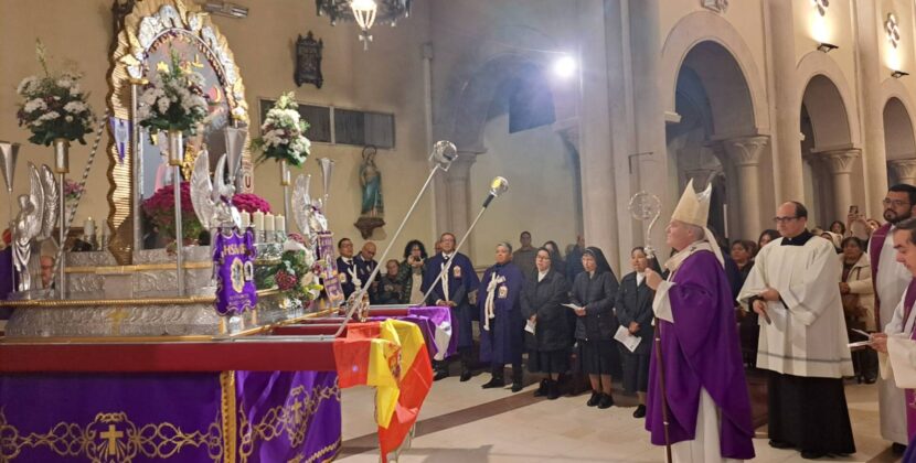 El Señor de los Milagros sortea la lluvia en su fiesta