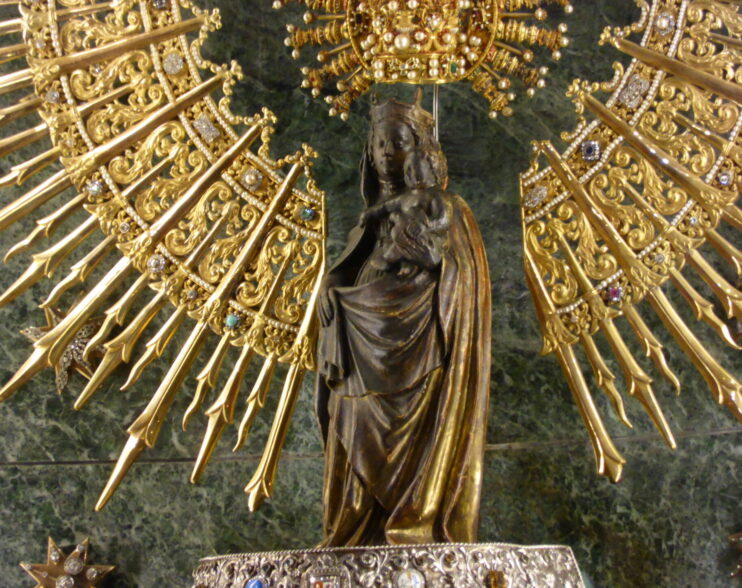 «Virgen del Pilar, Madre de la Iglesia peregrina»