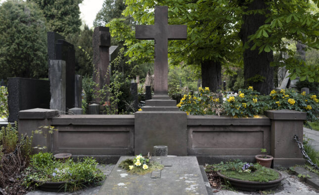 180 funerales al mes: así es la labor silenciosa de la Iglesia en el tanatorio de Burgos