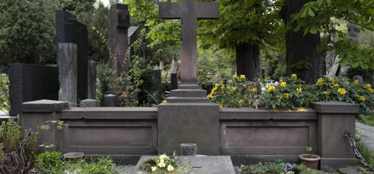 180 funerales al mes: así es la labor silenciosa de la Iglesia en el tanatorio de Burgos