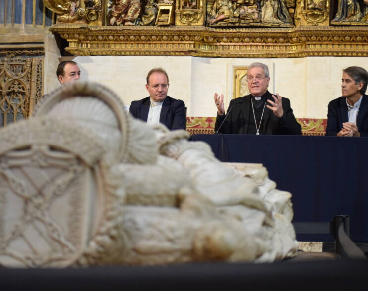 «Cristo es la puerta para entrar a la vida»: la Catedral presenta las nuevas puertas de Antonio López