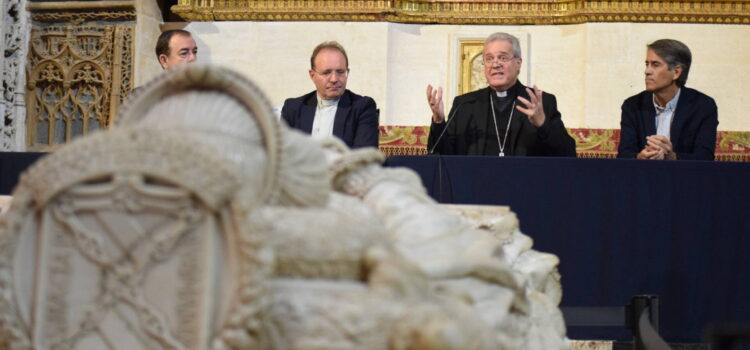 «Cristo es la puerta para entrar a la vida»: la Catedral presenta las nuevas puertas de Antonio López