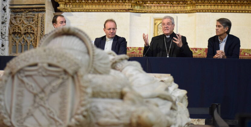 «Cristo es la puerta para entrar a la vida»: la Catedral presenta las nuevas puertas de Antonio López