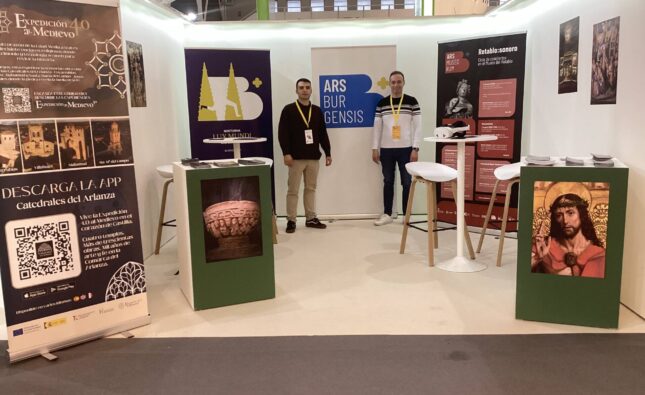 Mar Sancho, viceconsejera de Cultura y Turismo de la Junta de Castilla y León, reconoce la labor de Ars Burgensis en la Feria AR-PA