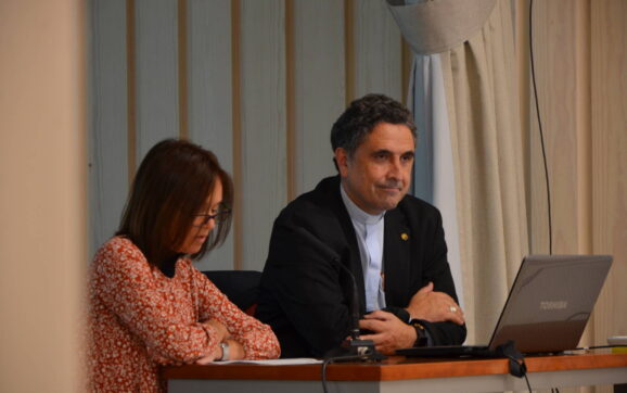 Mons. García Cadiñanos aborda el papel de los ‘cristianos en medio del mundo’