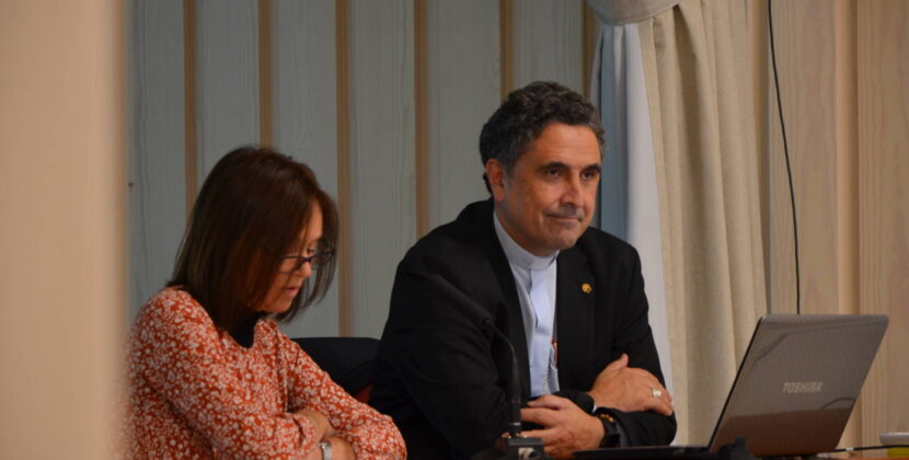 Mons. García Cadiñanos aborda el papel de los ‘cristianos en medio del mundo’