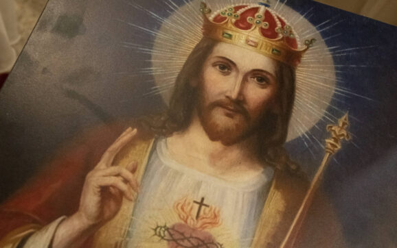 «Un Reinado de servicio, misericordia y paz»