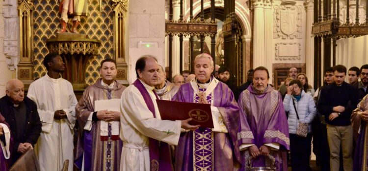 El arzobispo de Burgos honra a los sacerdotes y obispos difuntos: «Bienaventurados porque no os lo pueden pagar»