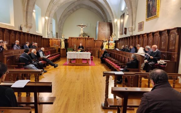 Caleruega acoge el último de los retiros para sacerdotes diocesanos predicados por el arzobispo