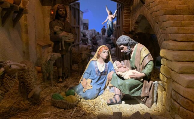 «En el Niño Dios volvemos a ser hijos y hermanos»