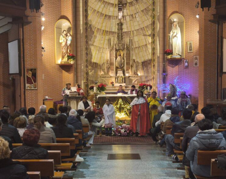 El cuarto rey mago acerca la Navidad a los migrantes en Burgos