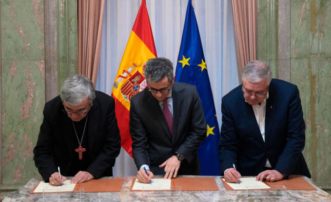 La Iglesia en España y el Gobierno firman un acuerdo para atender la reparación de víctimas de abusos sexuales a través del Defensor del Pueblo