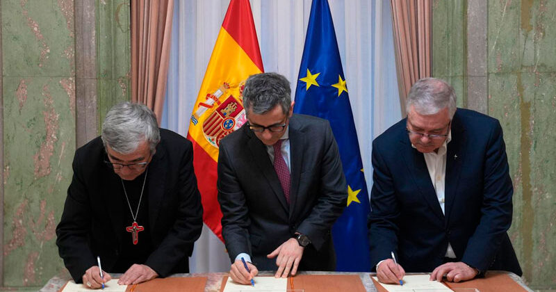 La Iglesia en España y el Gobierno firman un acuerdo para atender la reparación de víctimas de abusos sexuales a través del Defensor del Pueblo