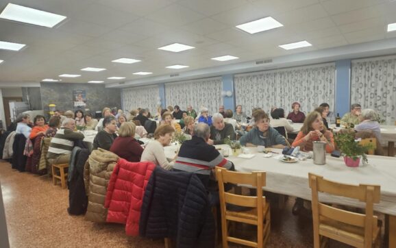 La cena solidaria de Manos Unidas reúne a un centenar de comensales en Miranda de Ebro