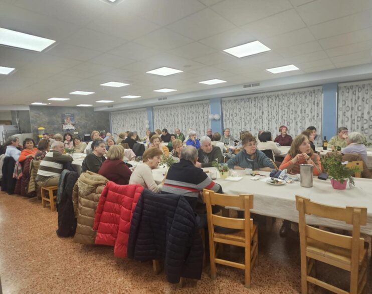 La cena solidaria de Manos Unidas reúne a un centenar de comensales en Miranda de Ebro