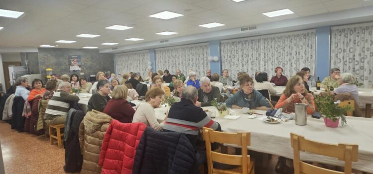 La cena solidaria de Manos Unidas reúne a un centenar de comensales en Miranda de Ebro