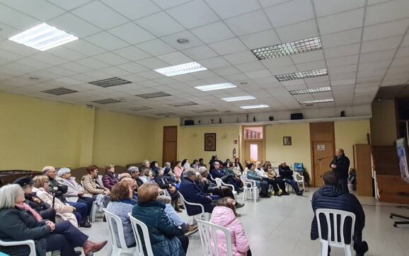 El Buen Pastor se toma un café misionero con Mons. Jesús Ruiz Molina