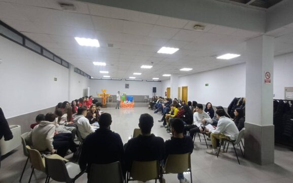 Cuando los jóvenes caminan juntos, la esperanza crece