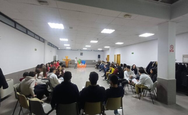 Cuando los jóvenes caminan juntos, la esperanza crece