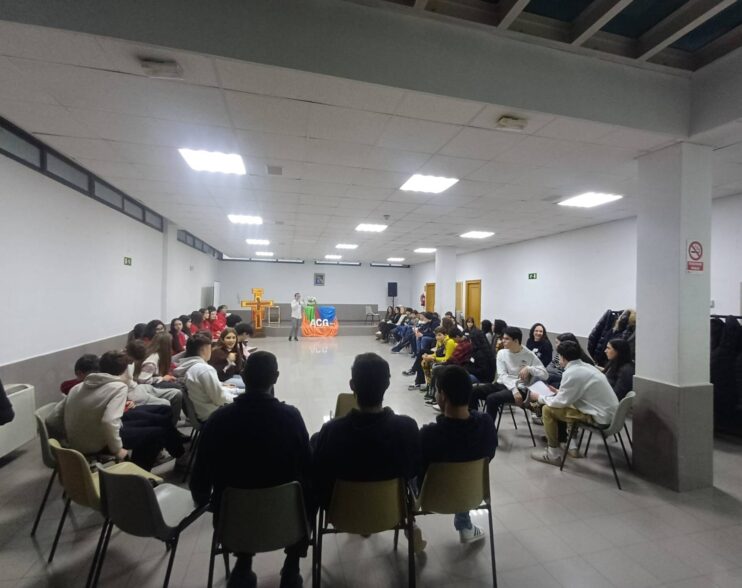 Cuando los jóvenes caminan juntos, la esperanza crece