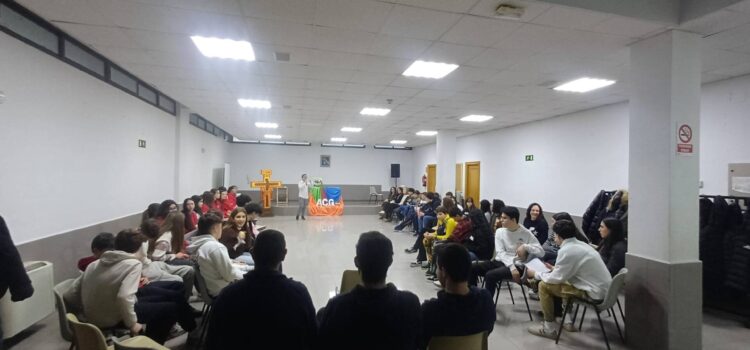 Cuando los jóvenes caminan juntos, la esperanza crece