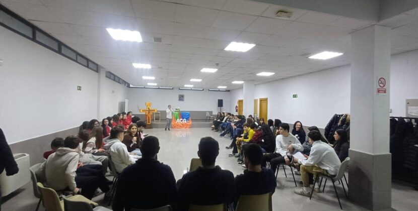 Cuando los jóvenes caminan juntos, la esperanza crece