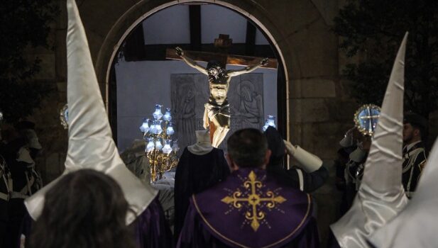 La Hermandad del Santísimo Cristo del Milagro de Aranda conmemora 75 años de historia y compromiso cristiano
