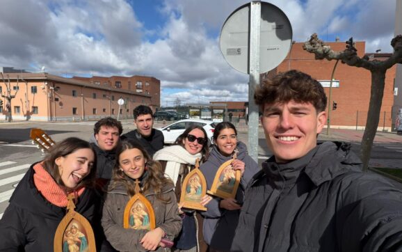 «Queremos que vean que ser católico no es algo raro»