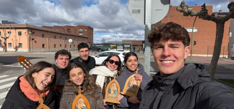 «Queremos que vean que ser católico no es algo raro»