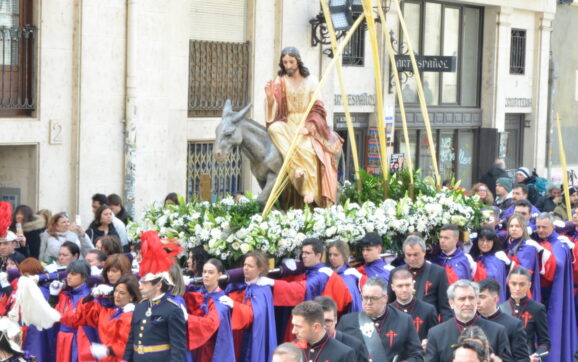 La Borriquilla vuelve a recorrer Burgos en el Domingo de Ramos