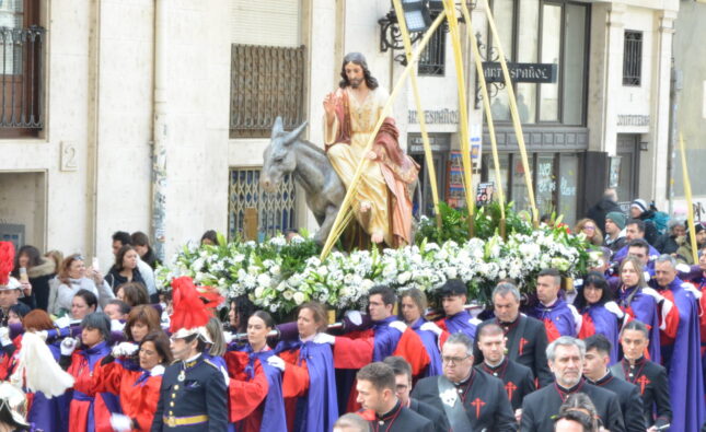 La Borriquilla vuelve a recorrer Burgos en el Domingo de Ramos