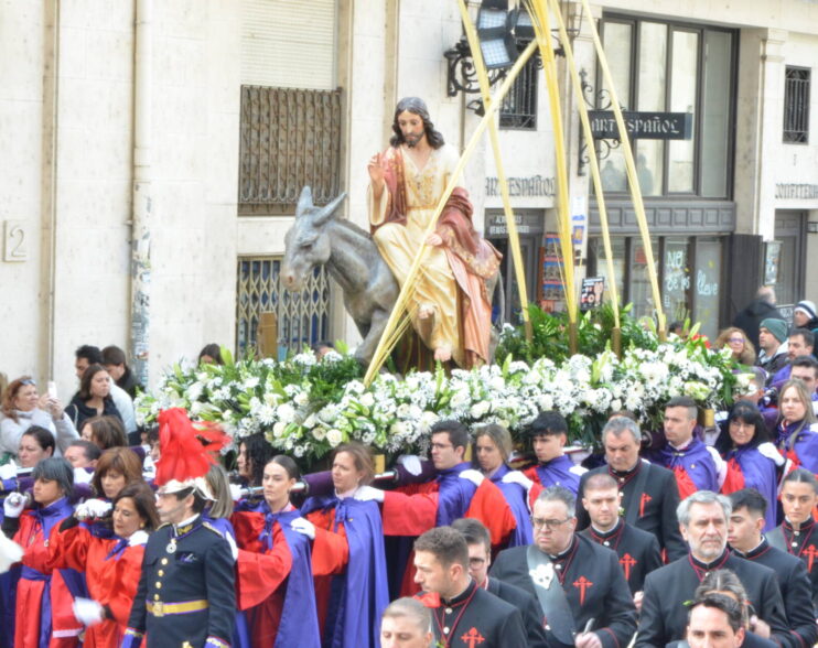 La Borriquilla vuelve a recorrer Burgos en el Domingo de Ramos