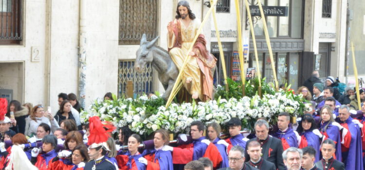 La Borriquilla vuelve a recorrer Burgos en el Domingo de Ramos