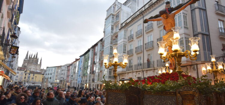 El Cristo de las Gotas recorre las calles Burgos: una devoción que atraviesa los siglos