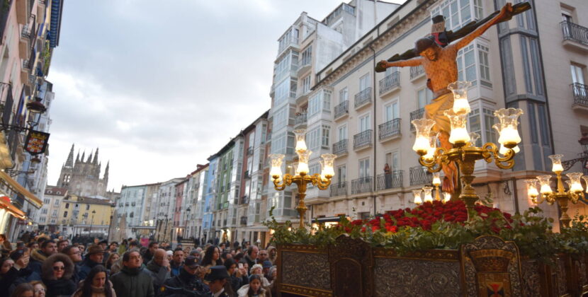 El Cristo de las Gotas recorre las calles Burgos: una devoción que atraviesa los siglos