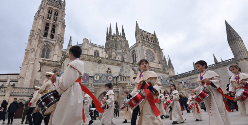 Tamborcitos, flautas y bailes: los niños, protagonistas de la Semana Santa