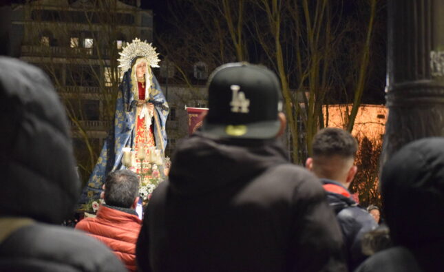 La Virgen de las Angustias desafía al frío el Sábado de Pasión