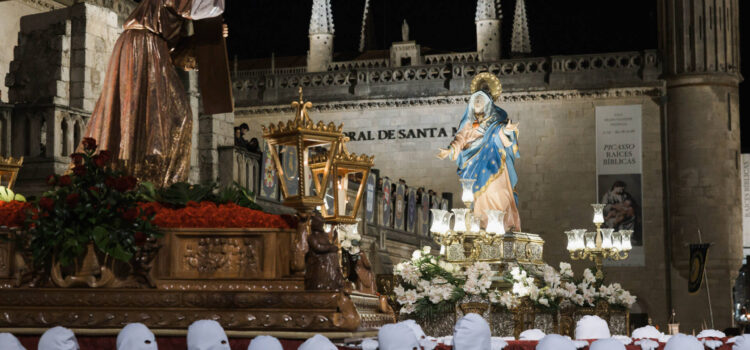 La procesión del Encuentro emociona en la noche del Jueves Santo