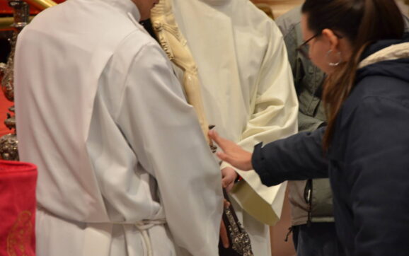 La Iglesia en Burgos conmemora la Pasión del Señor en el Viernes Santo