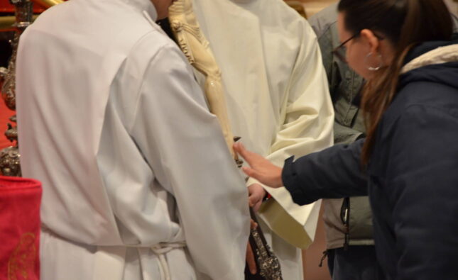 La Iglesia en Burgos conmemora la Pasión del Señor en el Viernes Santo