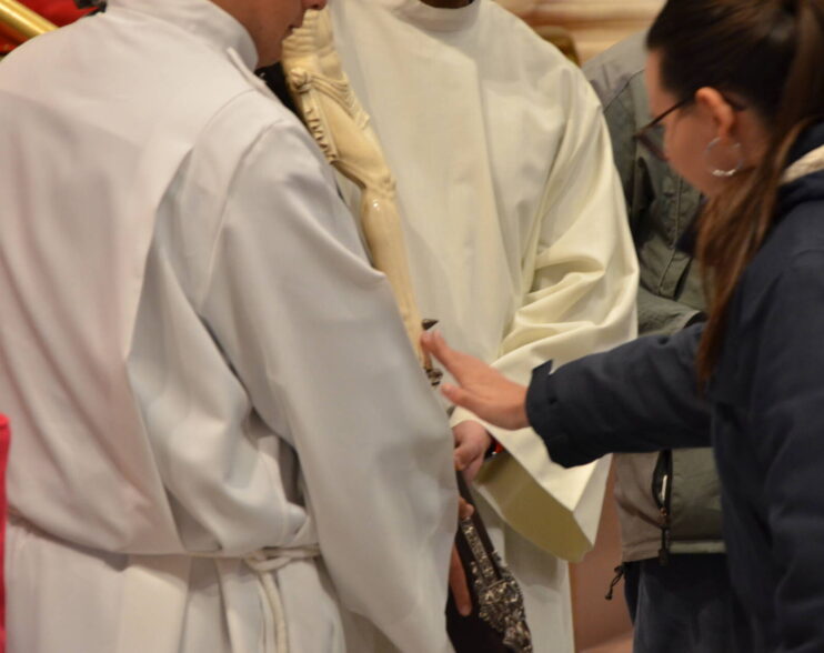 La Iglesia en Burgos conmemora la Pasión del Señor en el Viernes Santo