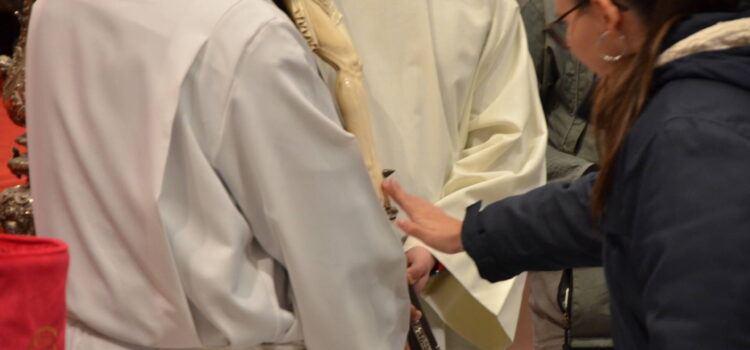 La Iglesia en Burgos conmemora la Pasión del Señor en el Viernes Santo