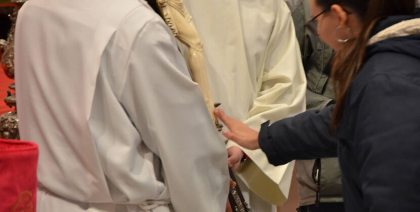 La Iglesia en Burgos conmemora la Pasión del Señor en el Viernes Santo