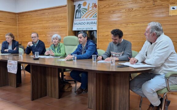 Quintanadueñas reflexiona sobre la convivencia entre antiguos y nuevos vecinos en el mundo rural