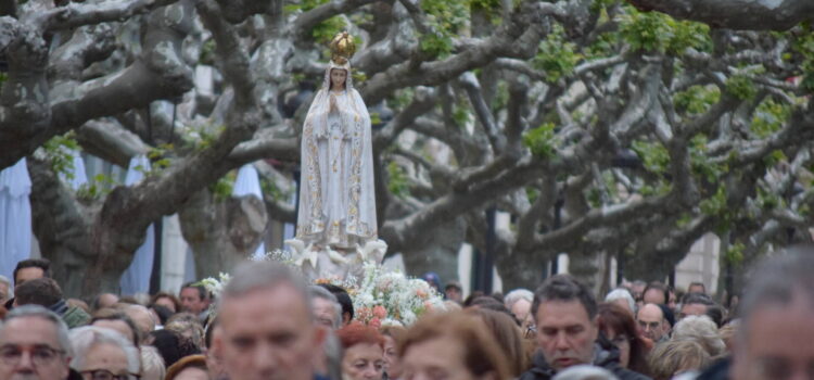 El Rosario de la Aurora recorre Burgos pidiendo por la visita del papa León XIV