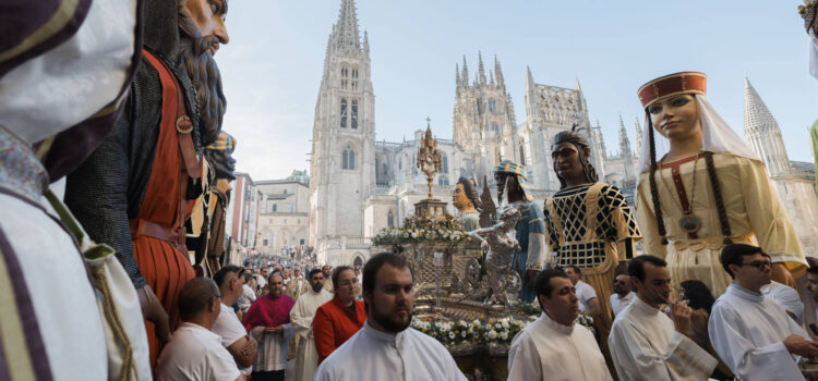 Burgos celebra el Corpus Christi en la Catedral y por las calles
