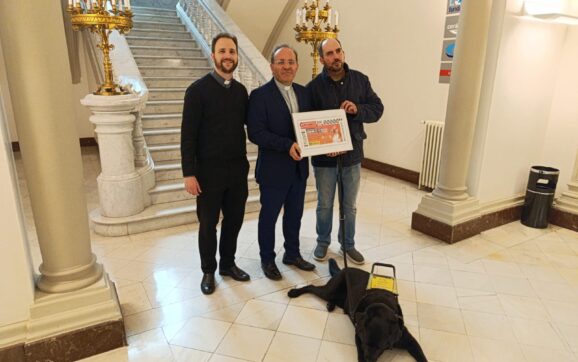 Burgos recibe el cupón conmemorativo de la ONCE por el viaje de León XIV