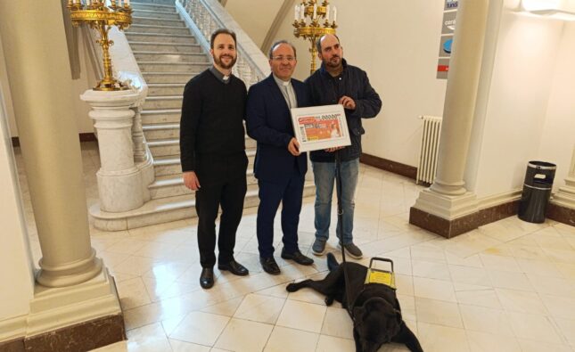 Burgos recibe el cupón conmemorativo de la ONCE por el viaje de León XIV
