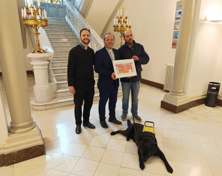 Burgos recibe el cupón conmemorativo de la ONCE por el viaje de León XIV
